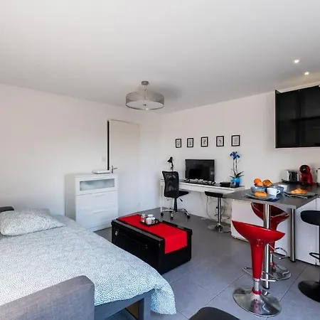 Sous Le Soleil * Parking Prive * Climatisation * Motte